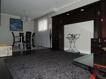 Apartment Vacation - Executive Underground One-bedroom Toronto