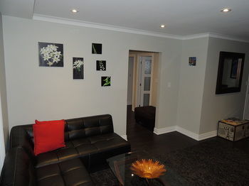 Apartment Vacation - Executive Underground One-bedroom Toronto