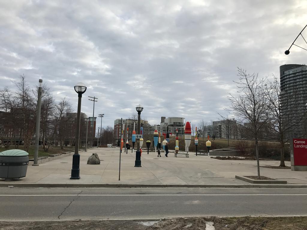 Downtown / Close To Cn Tower / Free Parking/ Excellent Amenities