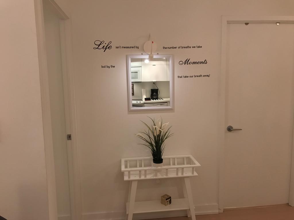 Downtown / Close To Cn Tower / Free Parking/ Excellent Amenities Apartment *