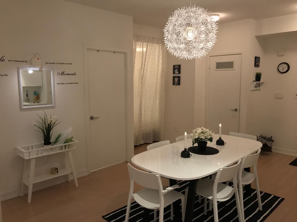 Apartment Downtown / Close To Cn Tower / Free Parking/ Excellent Amenities