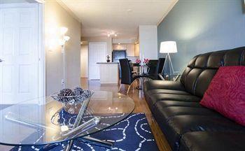 Royal Stays - Blue Jays Way Hotel Toronto