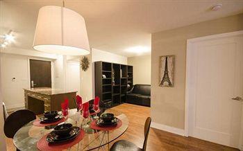 Royal Stays - Blue Jays Way 4*