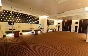 Royal Stays - Blue Jays Way 4*