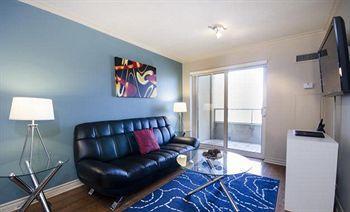 Royal Stays - Blue Jays Way Hotel 4*