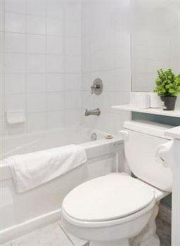 Royal Stays - Blue Jays Way Hotel 4*