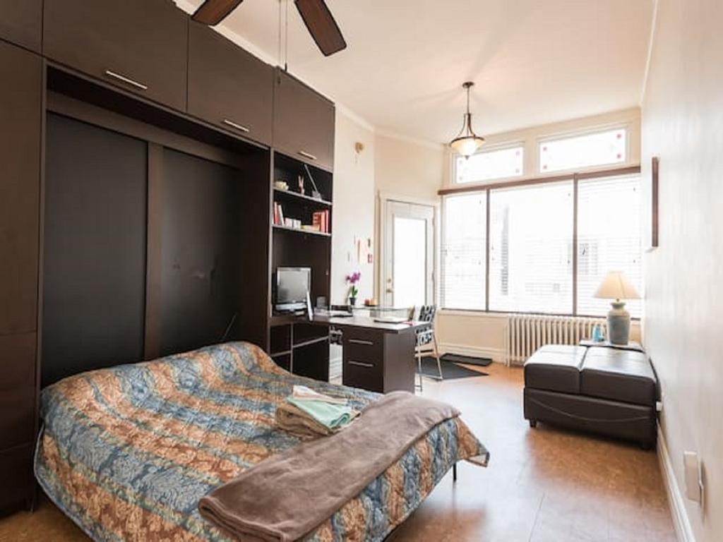 Spacious Bachelor Apartment