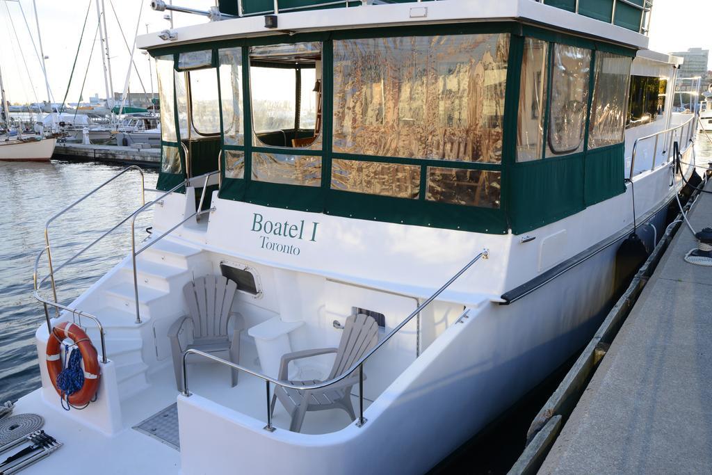 Making Waves Boatel 3*
