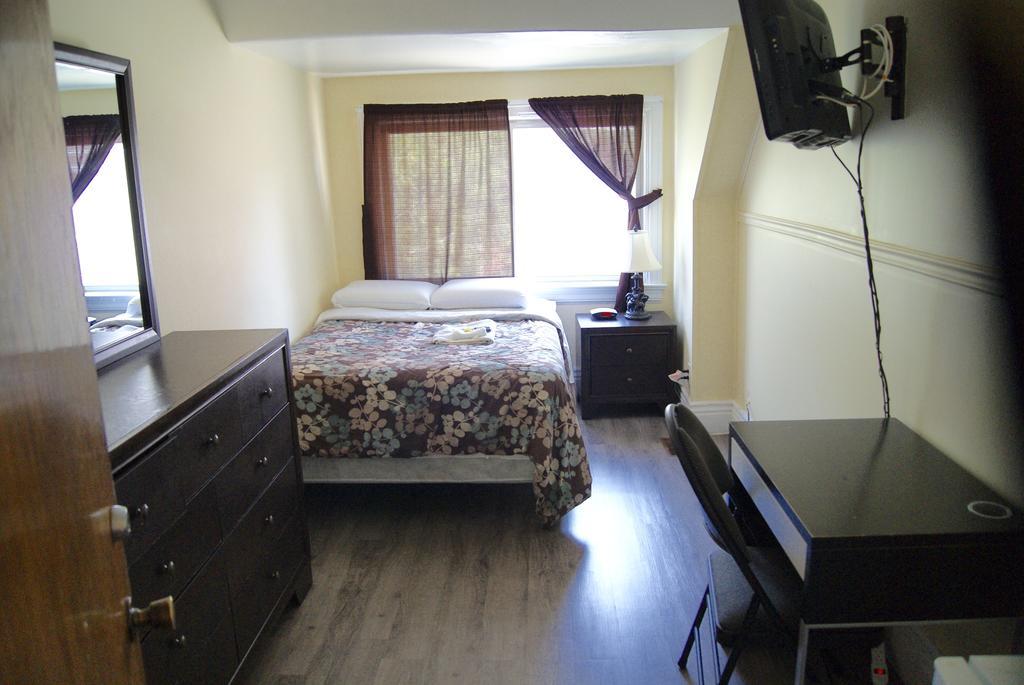 Mina's Guest house Toronto