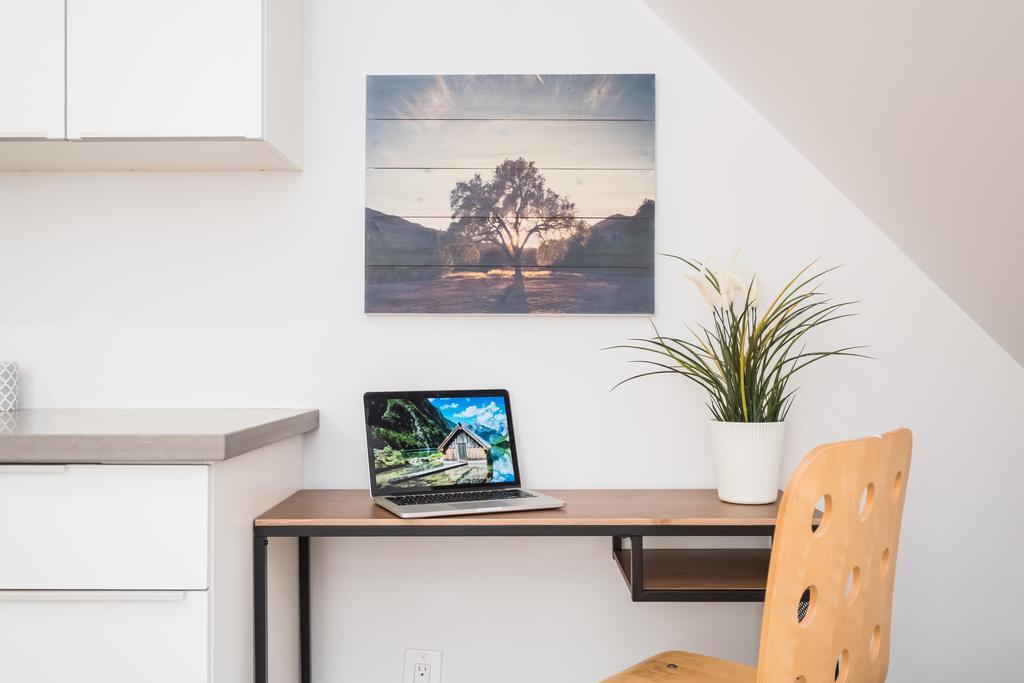 Quickstay - Chic & 3-bedroom In Little Italy Holiday home Toronto