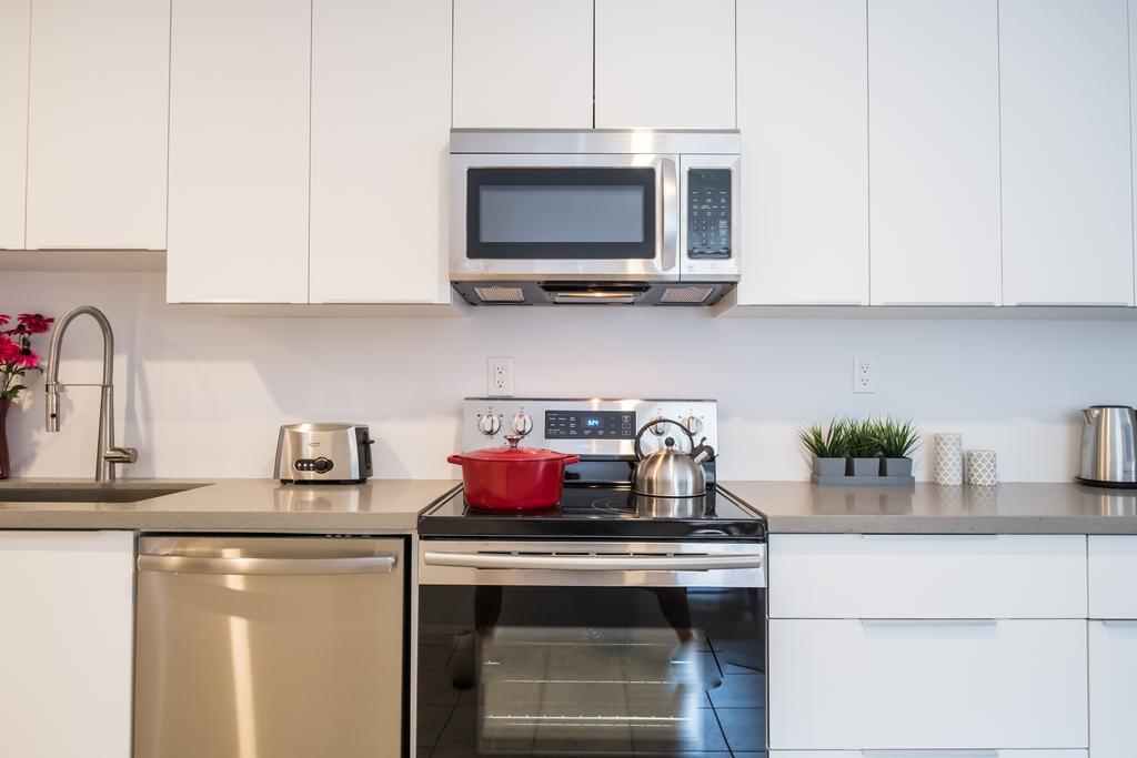 Holiday home Quickstay - Chic & 3-bedroom In Little Italy Toronto