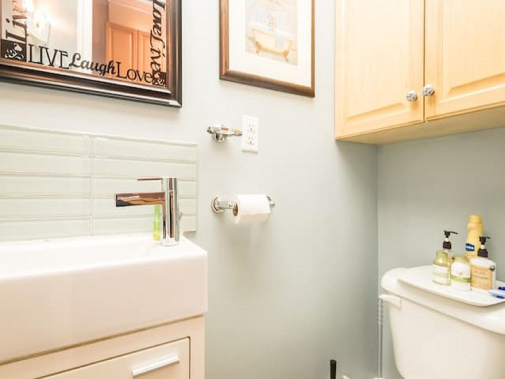Apartment Spacious Bachelor Apartment Toronto