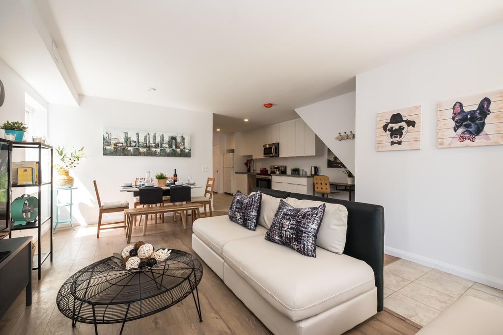 Holiday home Quickstay - Chic & 3-bedroom In Little Italy Toronto