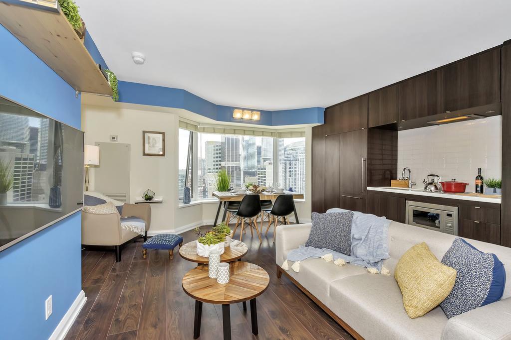 Elegance In Yorkville Apartment *