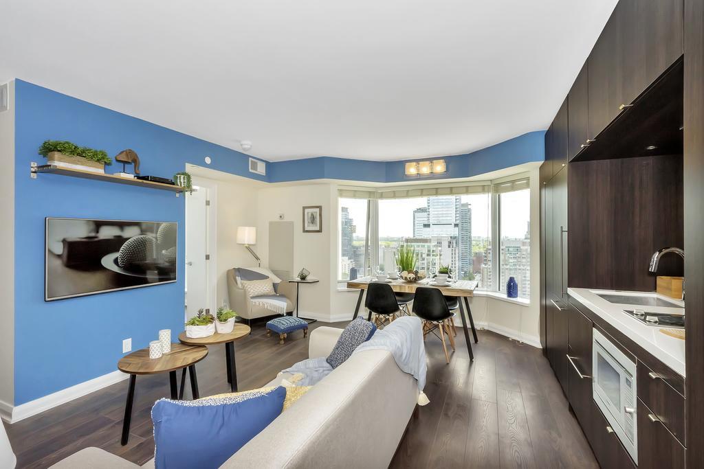 Elegance In Yorkville *