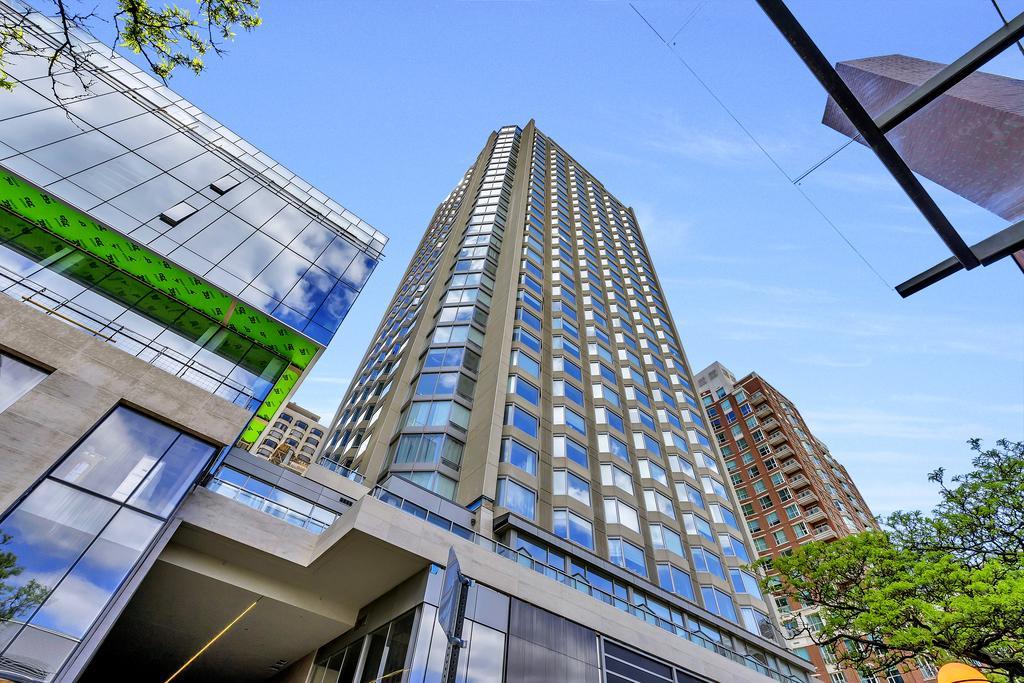 Apartment Elegance In Yorkville *