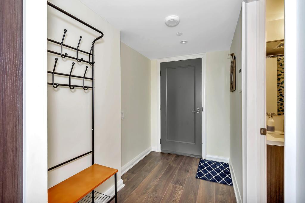 Elegance In Yorkville Apartment