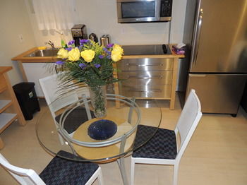 Vacation - Executive Underground One-bedroom Apartment Toronto