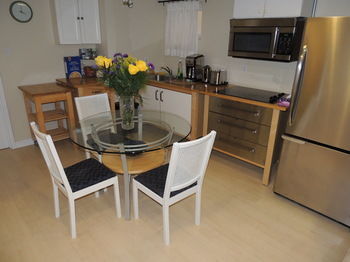 Apartment Vacation - Executive Underground One-bedroom Toronto