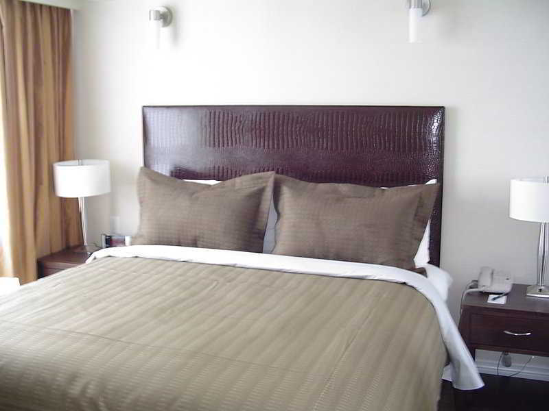 Sandman Signature Airport 4*