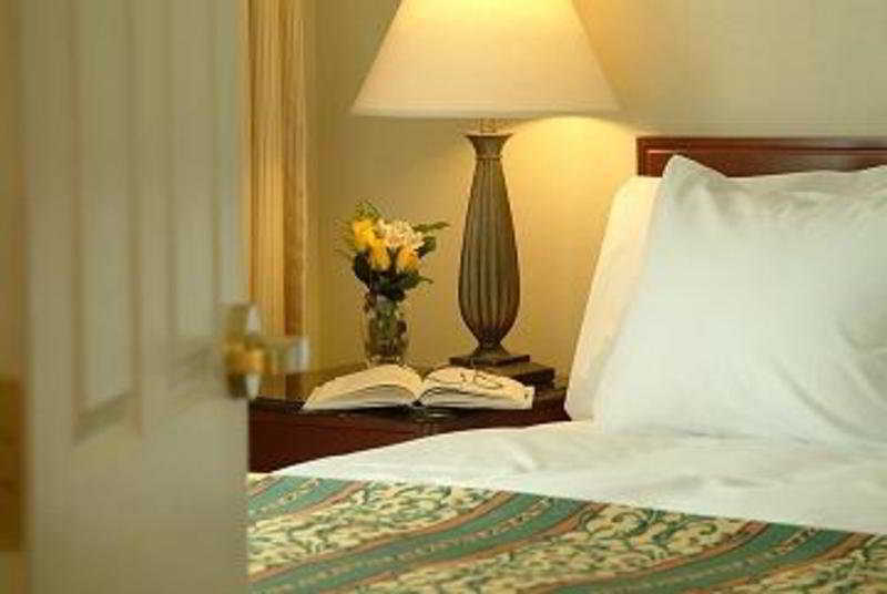 Hotel By Marriott Airport