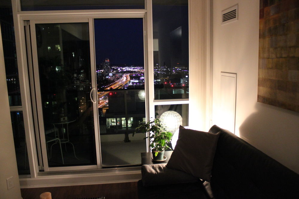 Luxury - Heart Of Downtown 4*