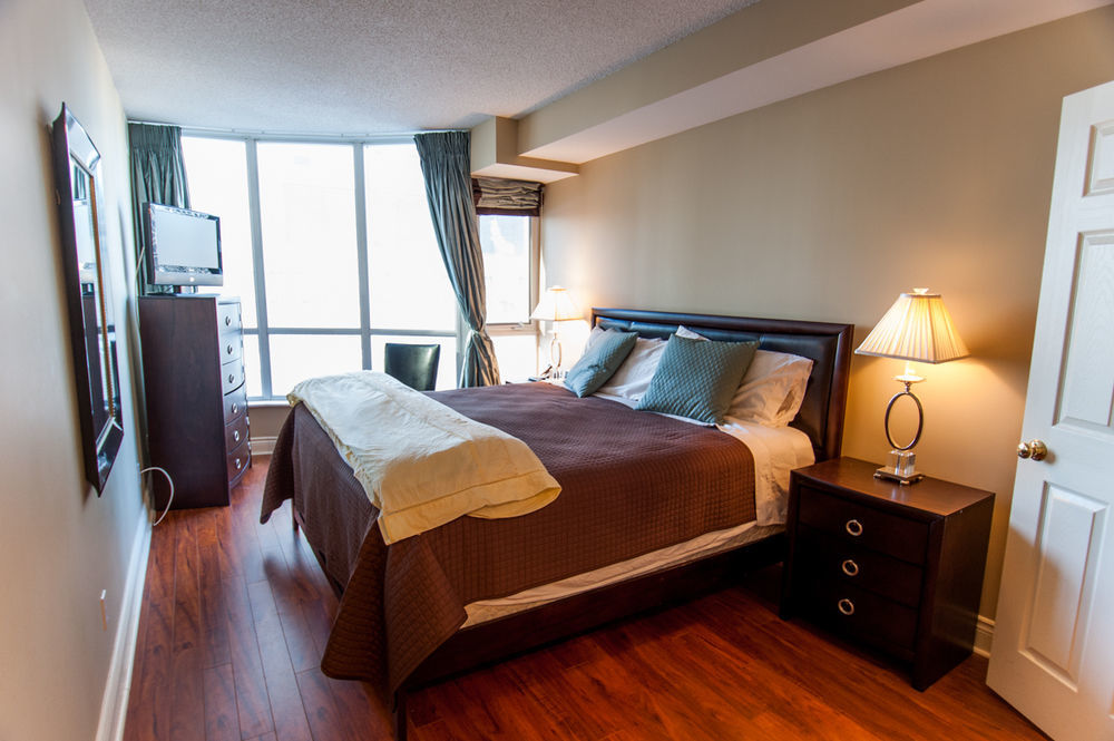 Tosuites - Signatures On Bloor 3*