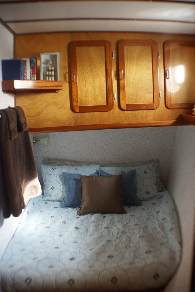 Making Waves Boatel Bed & Breakfast