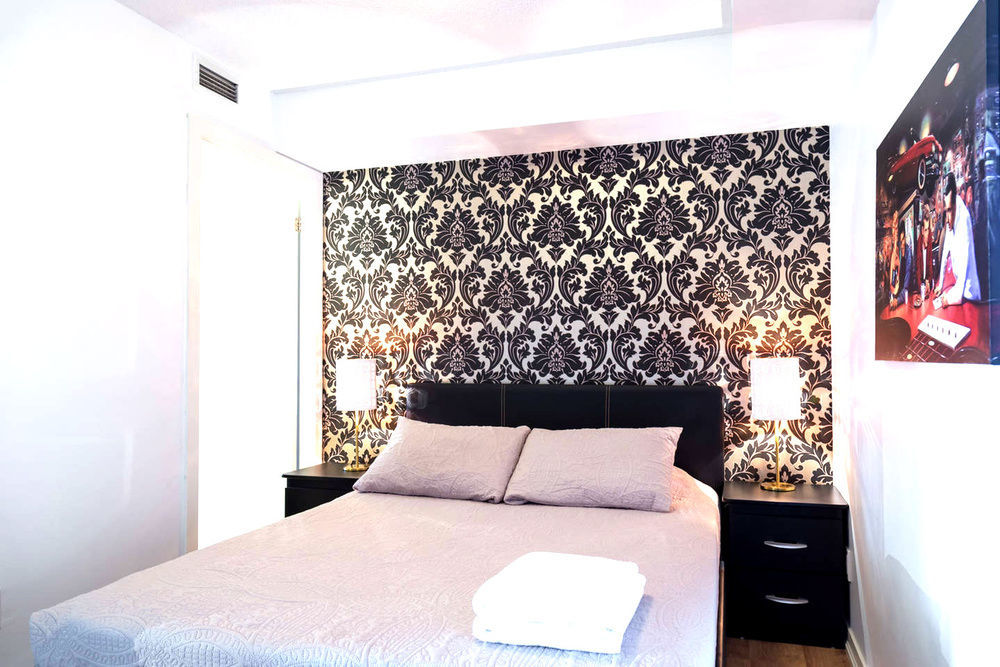 Lavish Suites - Brand New Two Bedroom - Cn Tower View