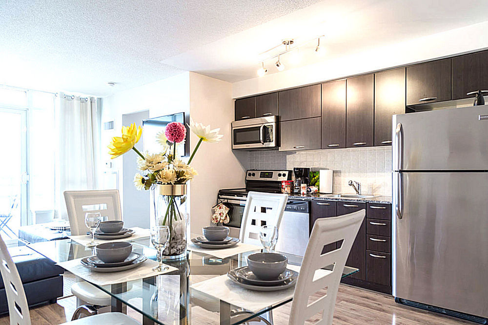 Lavish Suites - Brand New Two Bedroom - Cn Tower View *