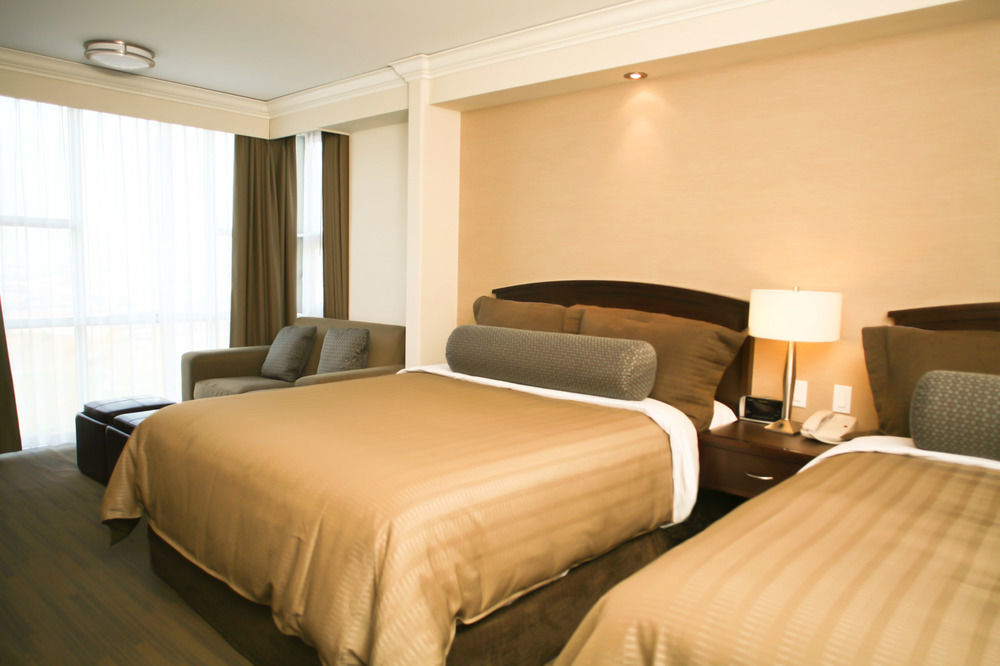 Sandman Signature Airport Hotel 4*