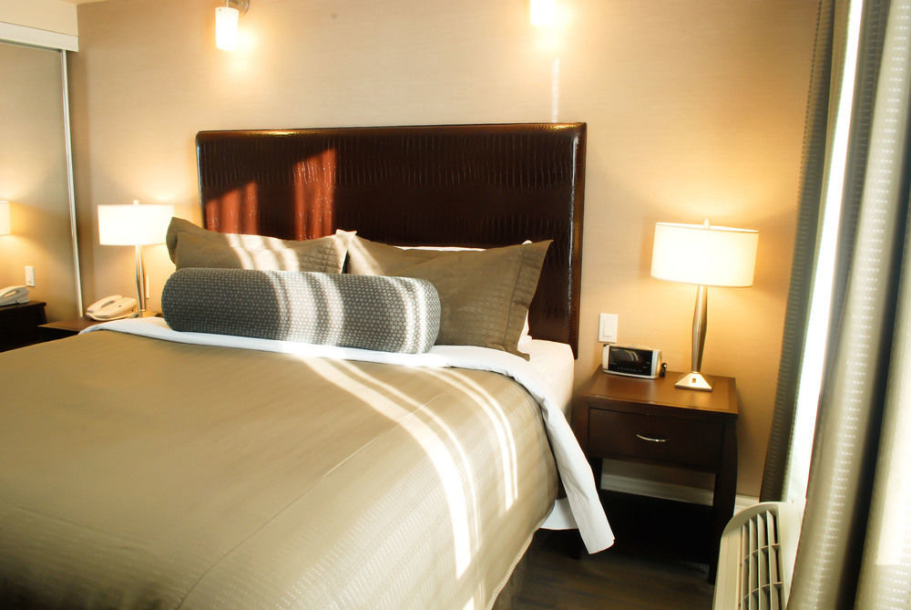 Sandman Signature Airport Hotel