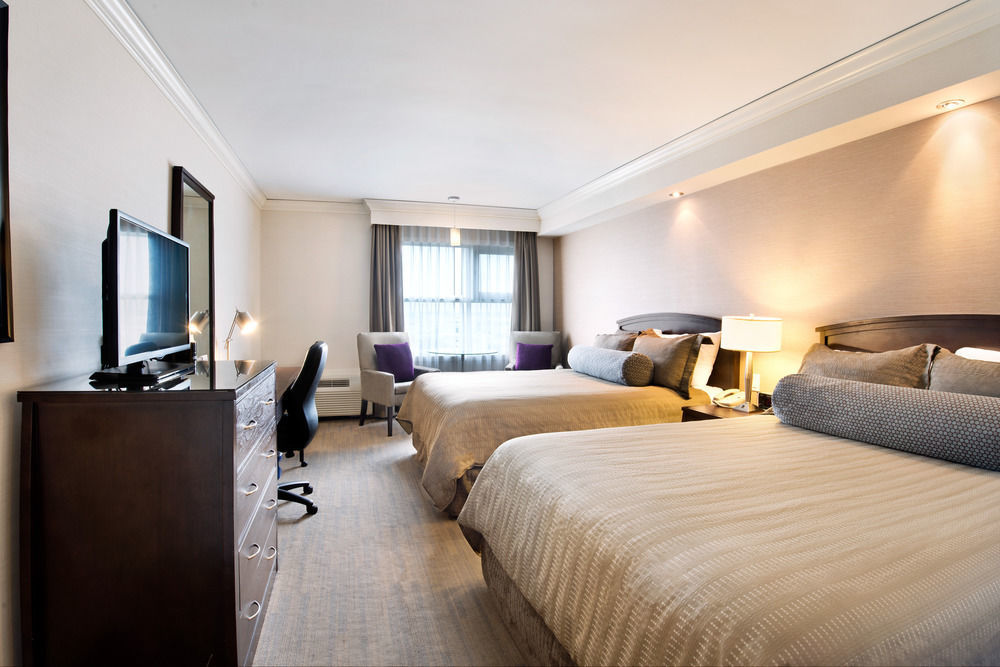 Hotel Sandman Signature Airport 4*