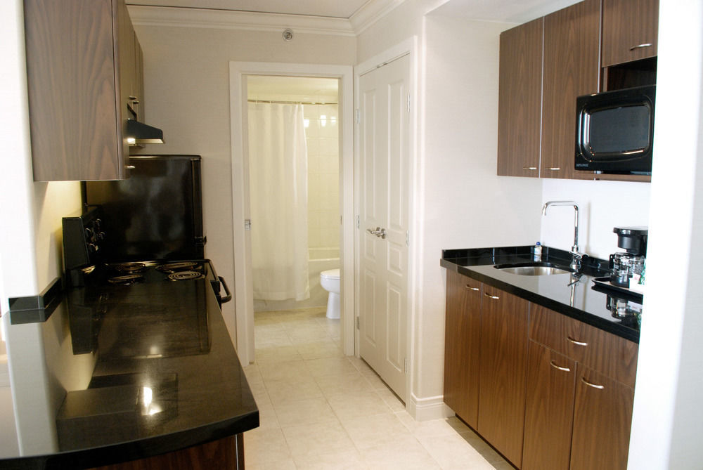 Sandman Signature Airport Hotel 4*