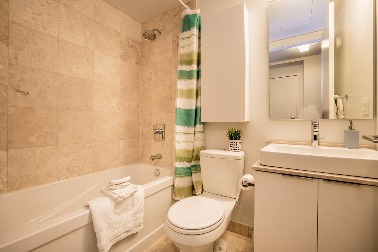 Aaira Suites At York Street Apartment Toronto