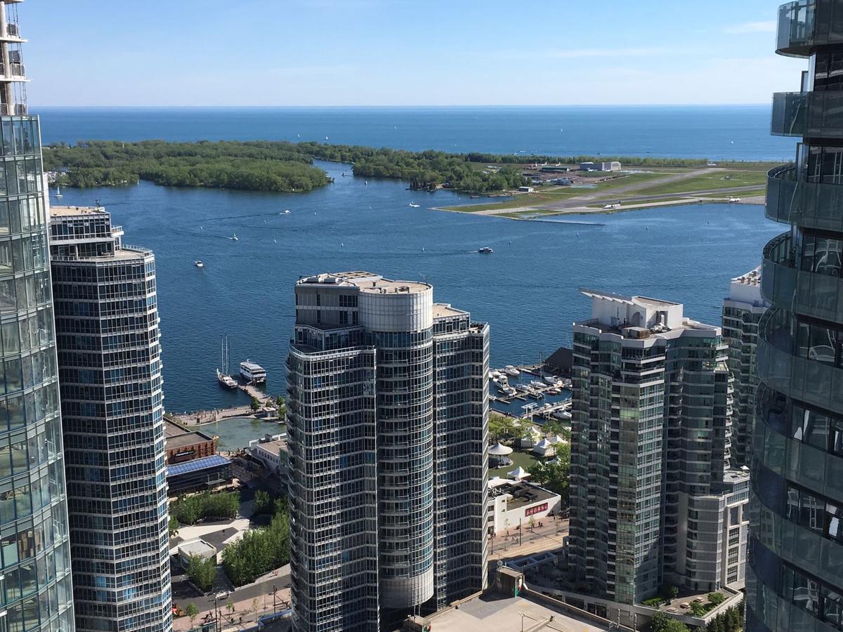 Lavish - New One Bedroom - Cn Tower Apartment *