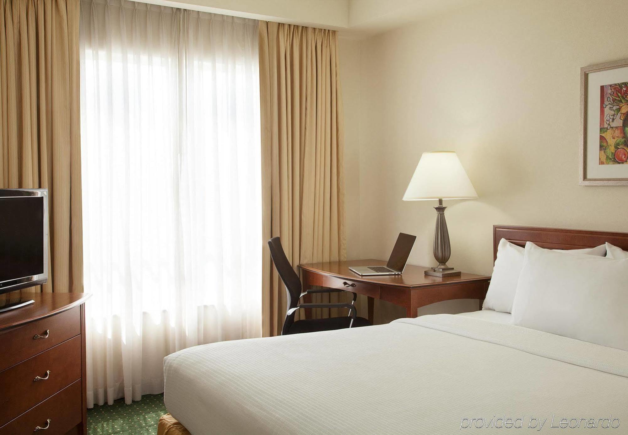 By Marriott Airport Hotel 3*