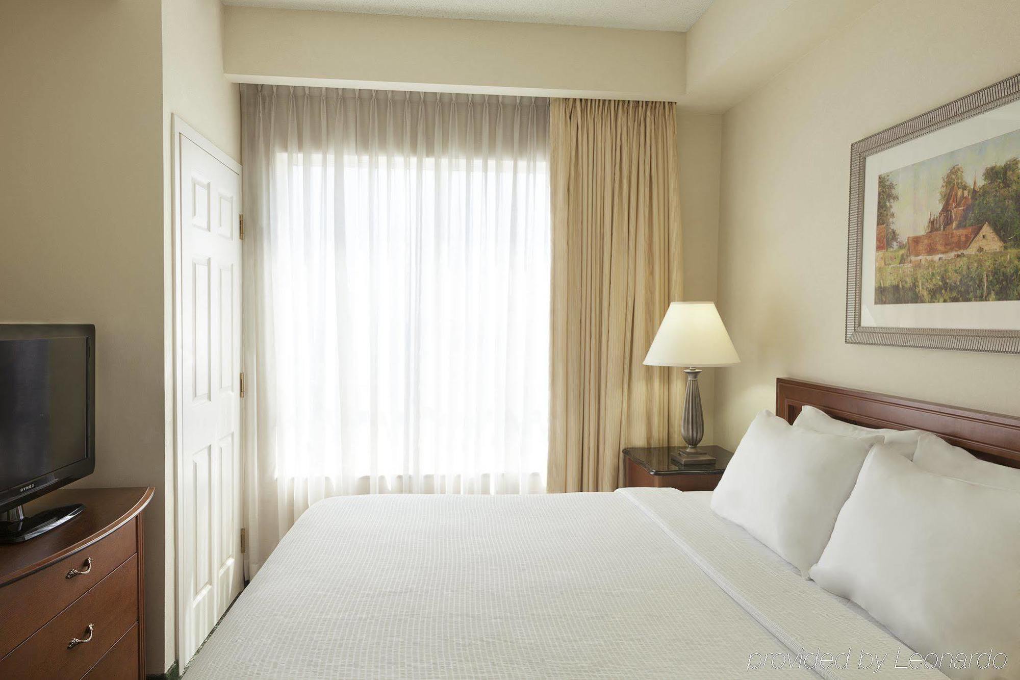 Hotel By Marriott Airport 3*