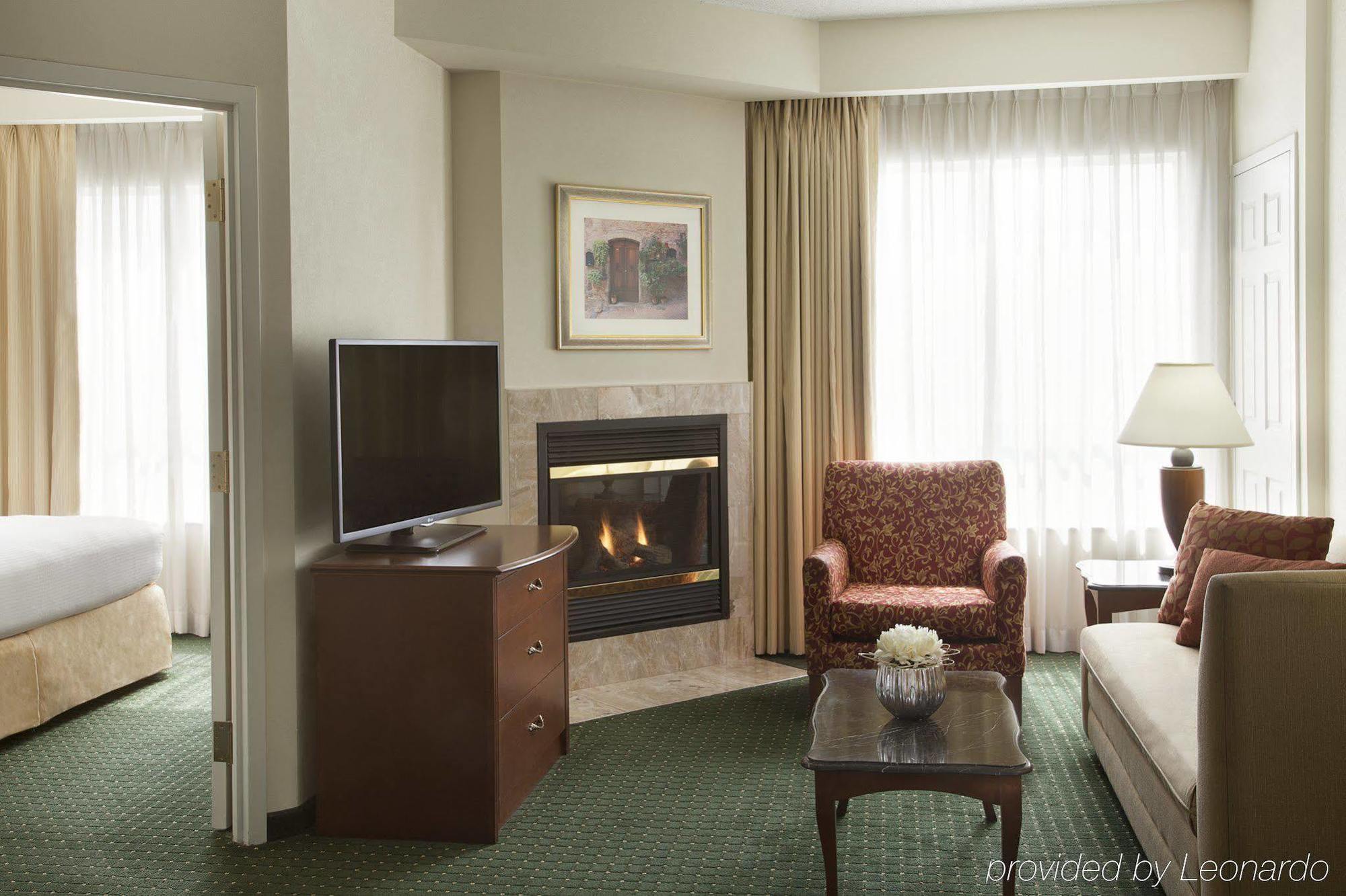 By Marriott Airport Hotel Toronto