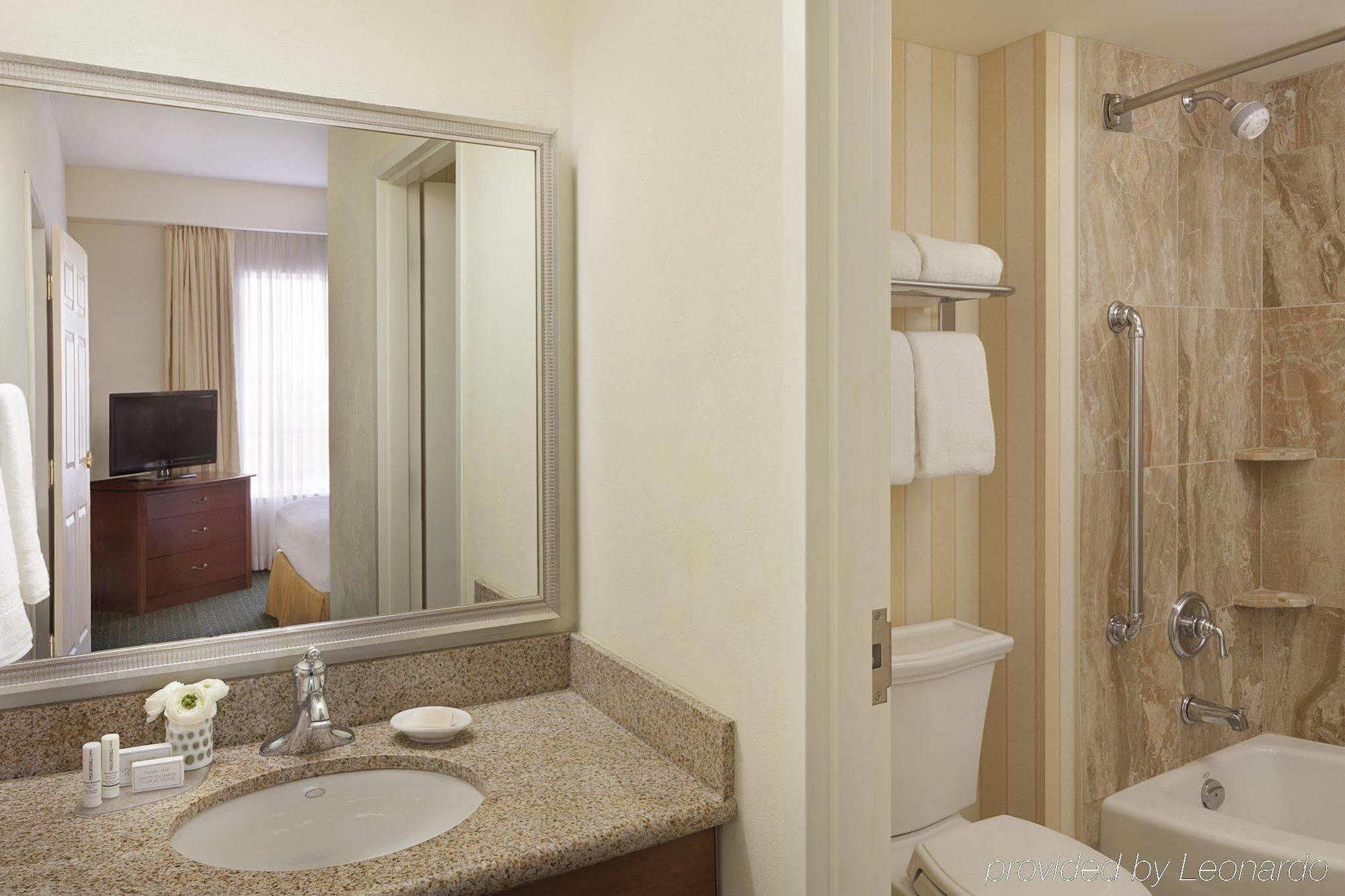 By Marriott Airport 3*