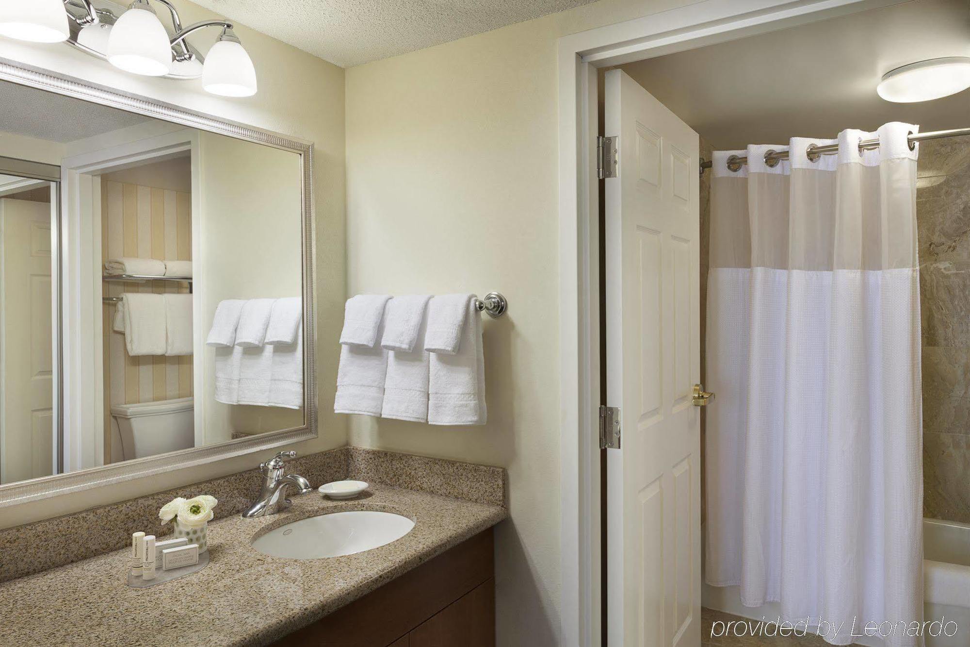 Hotel By Marriott Airport 3*