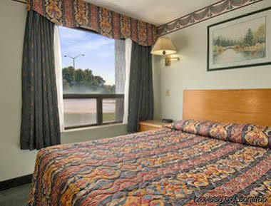 Hotel Super 8 By Wyndham East On