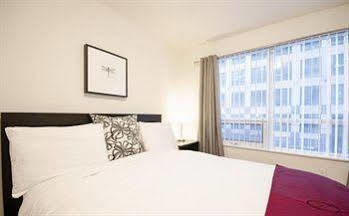 Royal Stays - Blue Jays Way 4* Toronto