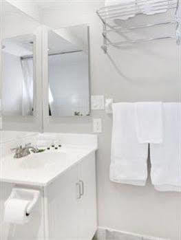 Hotel Royal Stays - Blue Jays Way