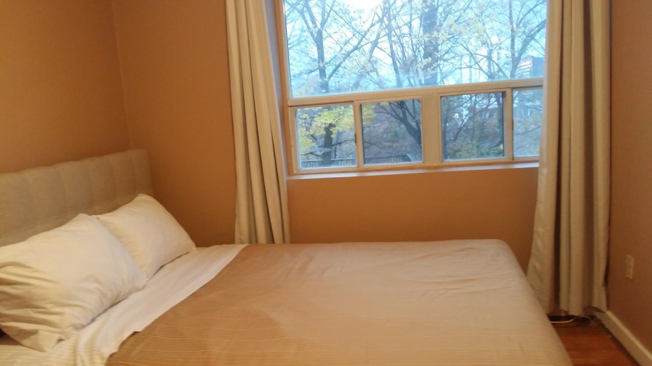 Bed & Breakfast On The Park Near Downtown Area *