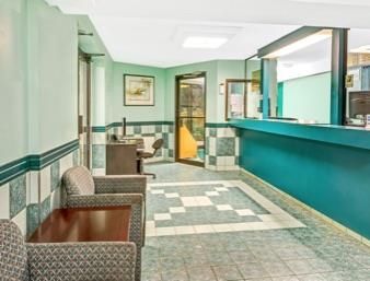 Super 8 By Wyndham East On Hotel Toronto