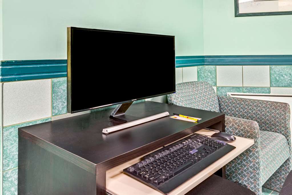 Hotel Super 8 By Wyndham East On