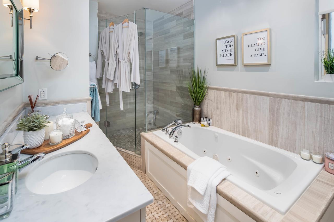 Holiday home Quickstay - Chic & Modern Townhouse In Little Italy Toronto