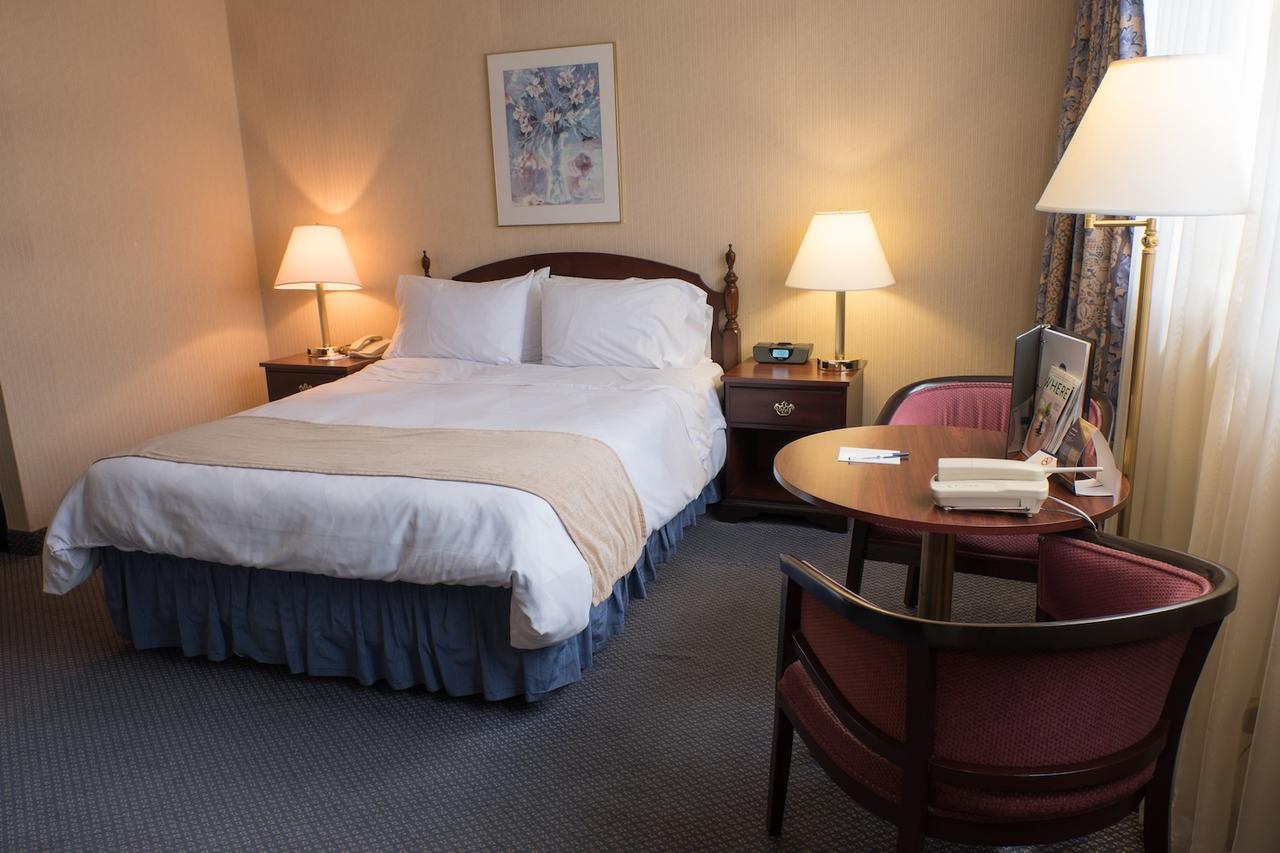 The Roehampton 2* Toronto