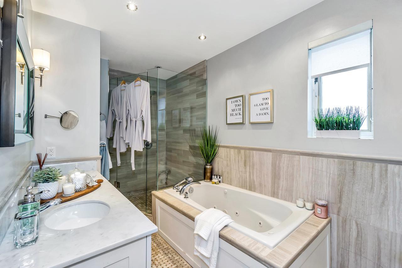 Holiday home Quickstay - Chic & Modern Townhouse In Little Italy